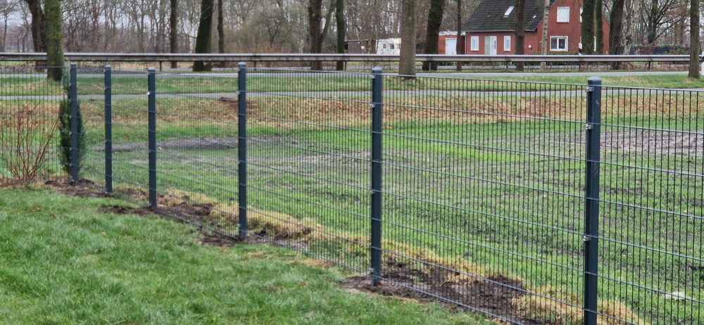 Doppelstabmattenzaun 6/5/6 in Barßel &ndash; Zaunonkel GmbH