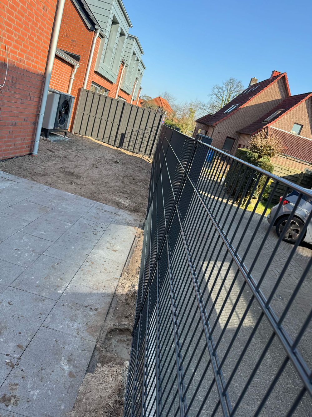Doppelstabmattenzaun + WPC-Sichtschutzzaun in Oldenburg &ndash; Zaunonkel GmbH