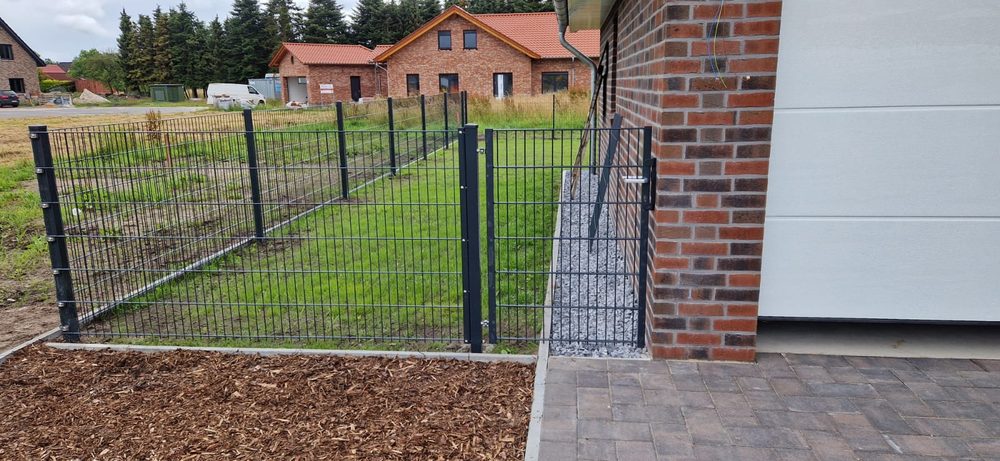 Doppelstabmattenzaun 6/5/6 in Ostrhauderfehn &ndash; Zaunonkel GmbH