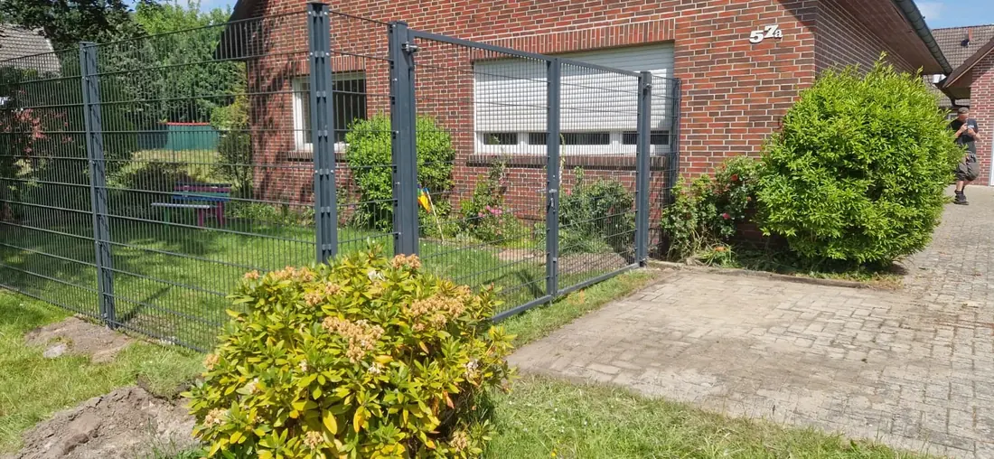 Zaun in Ostrhauderfehn – Montage durch Zaunonkel