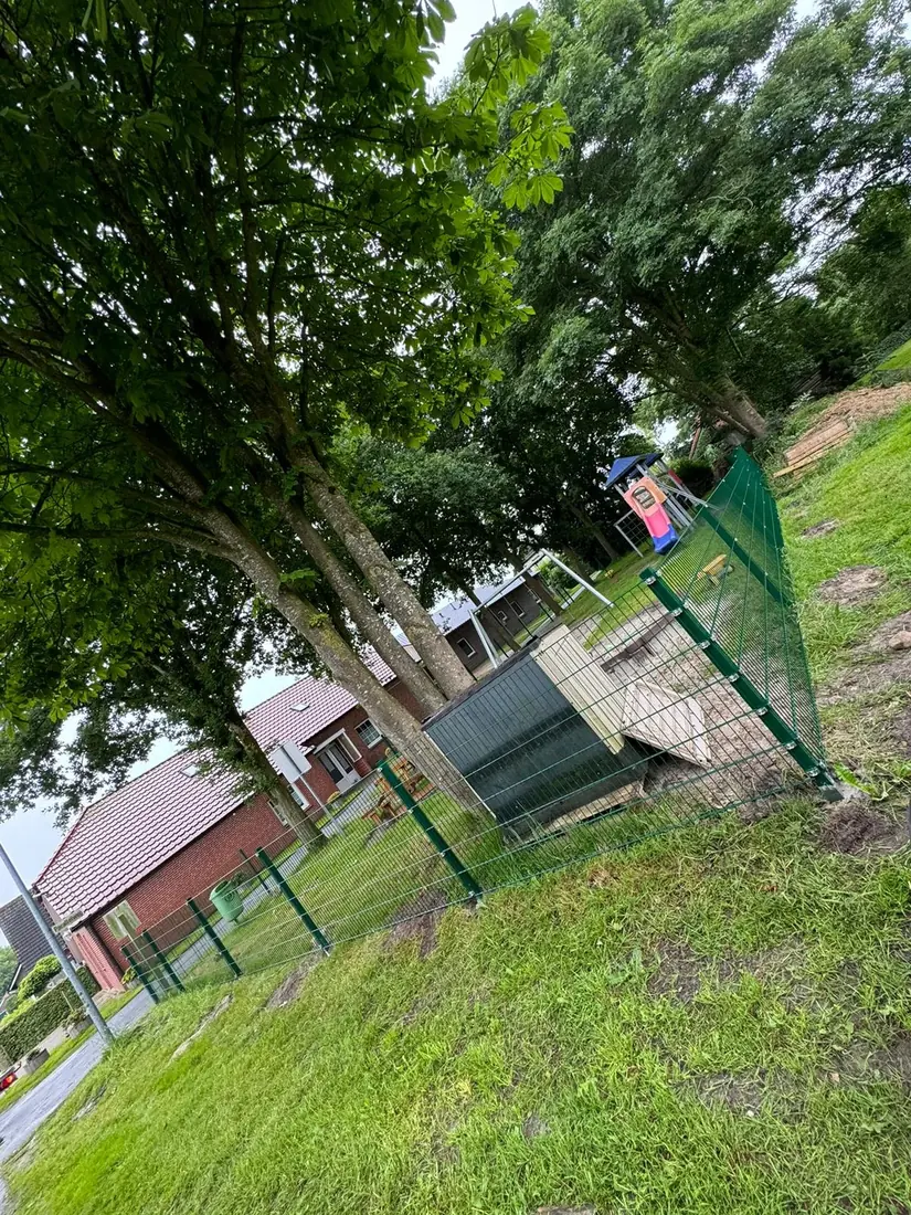 Zaun in Rhauderfehn Spielplatz – Montage durch Zaunonkel