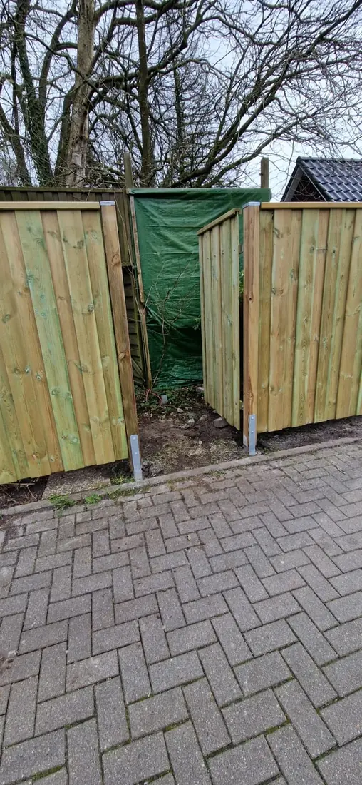 Deckelschalungszaun in Wittmund – Montage durch Zaunonkel